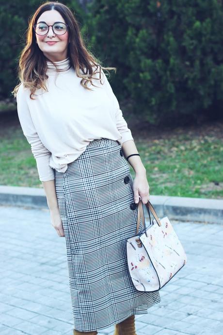 Falda de cuadros con botones