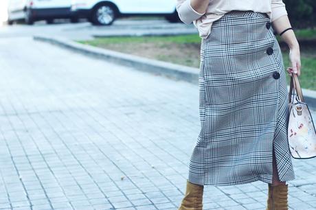 Falda de cuadros con botones