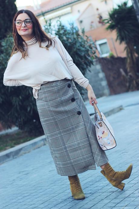 Falda de cuadros con botones