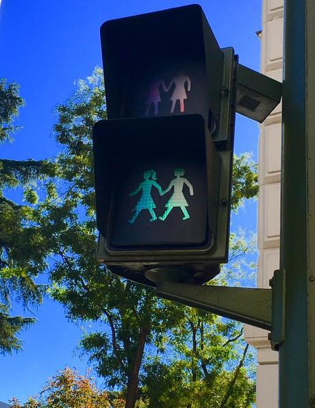 La imagen puede contener: cielo, árbol y exterior