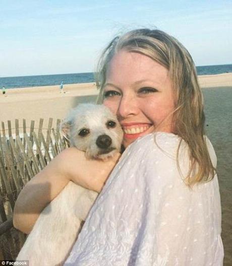 Mujer tiene dos novios y viven todos juntos Mujer tiene dos novios y viven todos juntos