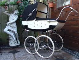 El simbolismo onírico al soñar con un carrito de bebé.