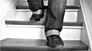 El significado de soñar con bajar escaleras.