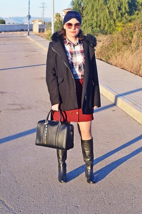 Camisa de cuadros y falda abotonada