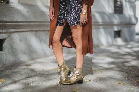 ABRIGO MARRON Y mini VESTIDO DE LUNARES