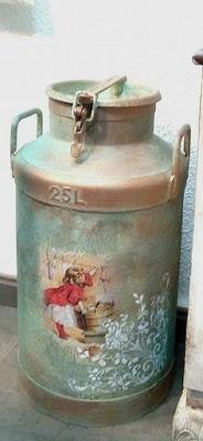 · Dando nueva vida a objetos antiguos. Una lechera trabaj...