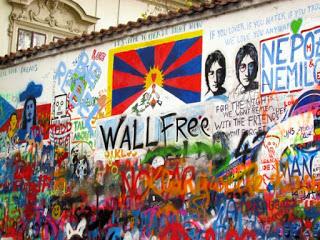 Memoriales de John Lennon y Michael Jackson en Praga y Múnich