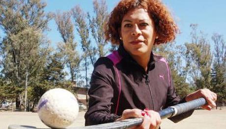 Victoria Liendro recibe el respaldo de la Defensoría del Pueblo de la Nación, para jugar al hockey.