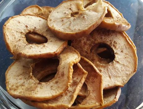 CHIPS DE MANZANA Y CANELA AL HORNO