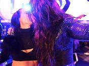 Demi Lovato dejó schock fans tras besar bailarina pleno #show (FOTO)
