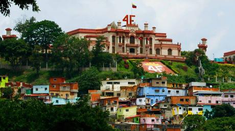 Se hunde un podrido el Cuartel de la Montaña #Venezuela #23deEnero