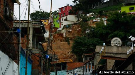 Se hunde un podrido el Cuartel de la Montaña #Venezuela #23deEnero