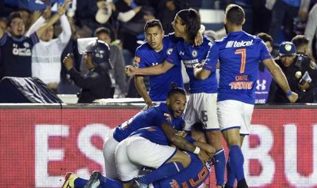 Montoya se adapta al Cruz Azul con ayuda de sus compañeros