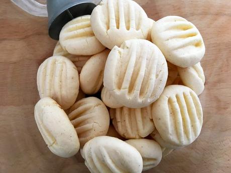 white cookies recetas delikatissen galletas sin gluten galletas secas galletas fáciles Galletas de Maizena galletas de leche condensada galletas caseras galletas blancas corn flour cookies 