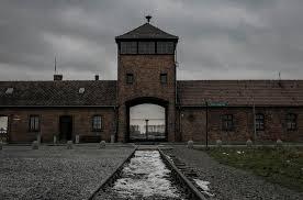 Lo que significa soñar con un campo de concentración. Lo que significa soñar con un campo de concentración.