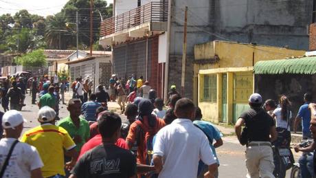 Detuvieron a 48 personas durante saqueos en Caicara del Orinoco #Venezuela