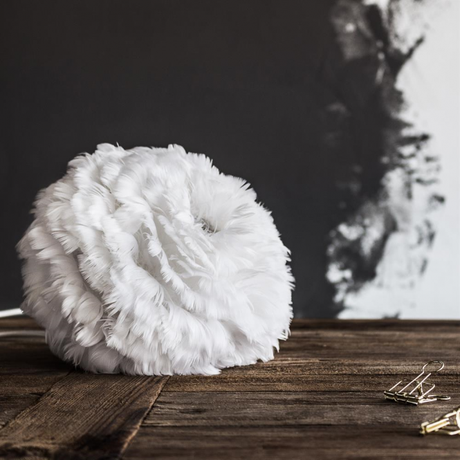 Pantalla de lámpara Eos de Vita lampara nórdica lampara escandinava lampara de plumas lámpara de diseño lampara danesa iluminación hogar diseño nórdico diseño escandinavo accesorios hogar 