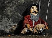 ¿Qué control tiene escritor sobre personaje?