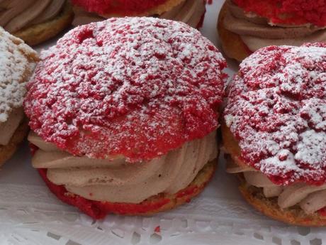 BOCADITOS CON CRAQUELIN Y CREMA GANACHE MONTADA