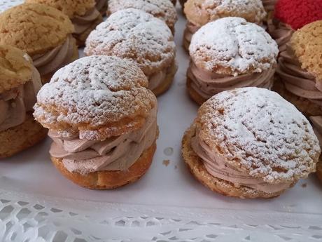 BOCADITOS CON CRAQUELIN Y CREMA GANACHE MONTADA