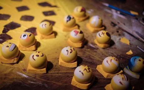 Pintó sus bolas de Pool y convirtió su simple Pool en un PoolMoji Pintó sus bolas de Pool y convirtió su simple Pool en un PoolMoji