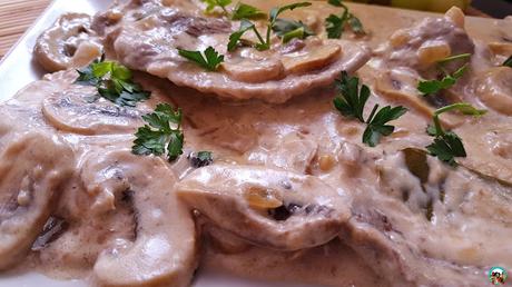 Filetes de ternera en salsa de champiñones Filetes de ternera en salsa de champiñones