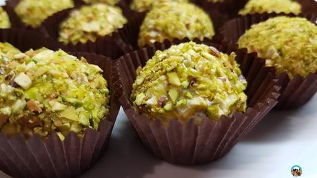 Bolas de queso y pistachos