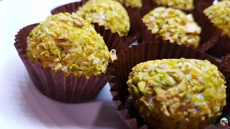 Bolas de queso y pistachos