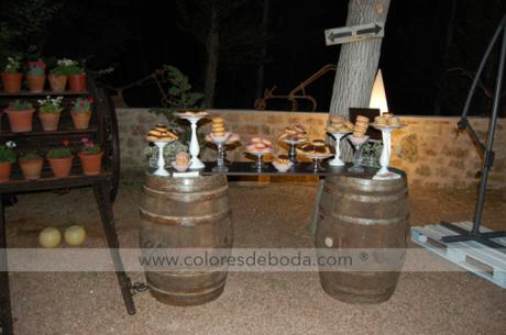 colores-de-boda-barril-buffet-donuts