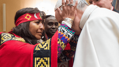 El gobierno ordenó a Clarín y La Nación un brutal ataque al Papa por su defensa de los mapuches