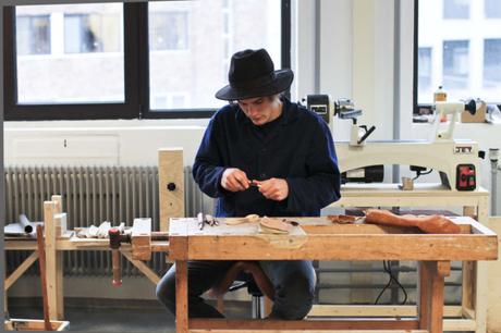 365 cucharas talladas en madera, 1 nuevo diseño al día.