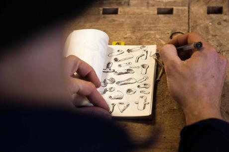 365 cucharas talladas en madera, 1 nuevo diseño al día.