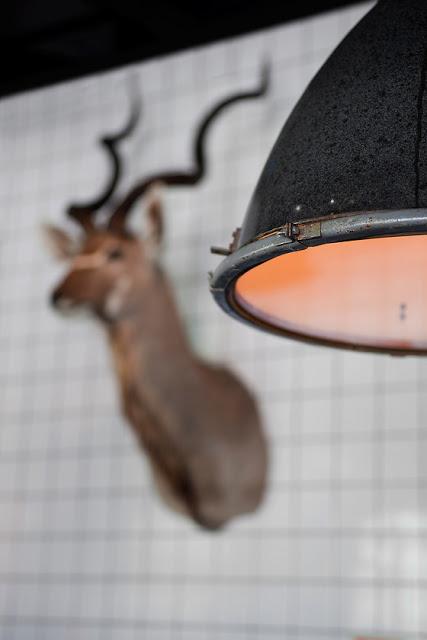 Aspecto industrial en este restaurante de Estocolmo Aspecto industrial en este restaurante de Estocolmo