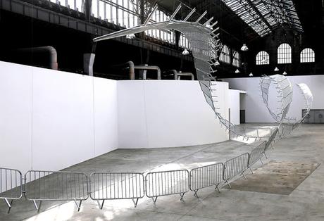 Escultura con vallas.