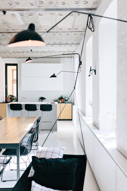 Blanco y negro en el diseño interior de apartamento en Moscú