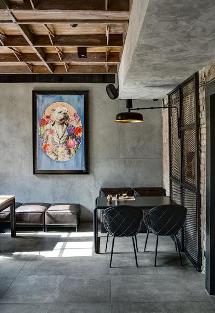 Combinación de estilos en el diseño interior de este bar en Kiev