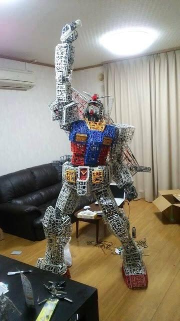 Gundam construido con matrices de gundam!