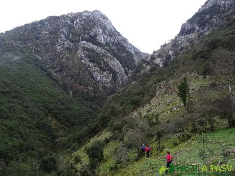 Entrando en la Garganta del Río Rubó