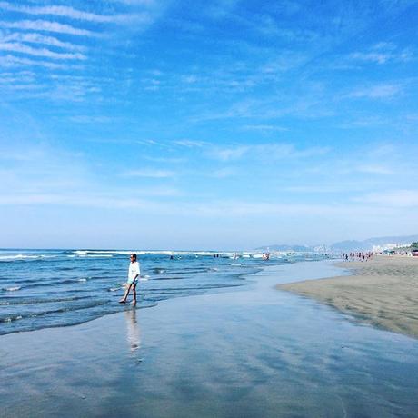 La imagen puede contener: océano, cielo, playa, nube, exterior, agua y naturaleza