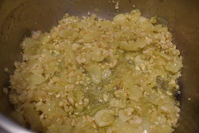 Albóndigas de Chocos en Salsa de Almendras con Gambas y Langostinos Albóndigas de Chocos en Salsa de Almendras con Gambas y Langostinos