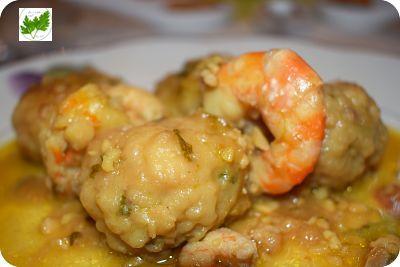 Albóndigas de Chocos en Salsa de Almendras con Gambas y Langostinos Albóndigas_salsa