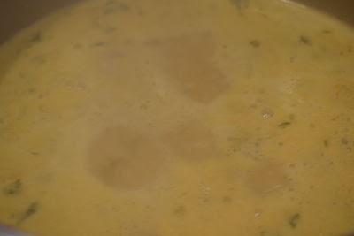 Albóndigas de Chocos en Salsa de Almendras con  Gambas y Langostinos