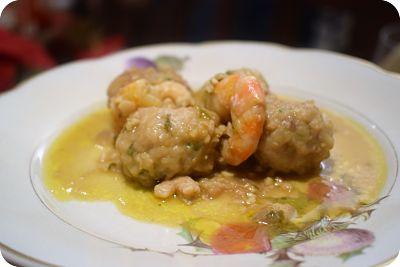 Albóndigas de Chocos en Salsa de Almendras con Gambas y Langostinos Albóndigas de Chocos en Salsa de Almendras con Gambas y Langostinos