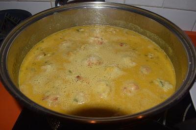 Albóndigas de Chocos en Salsa de Almendras con Gambas y Langostinos Albóndigas de Chocos en Salsa de Almendras con Gambas y Langostinos