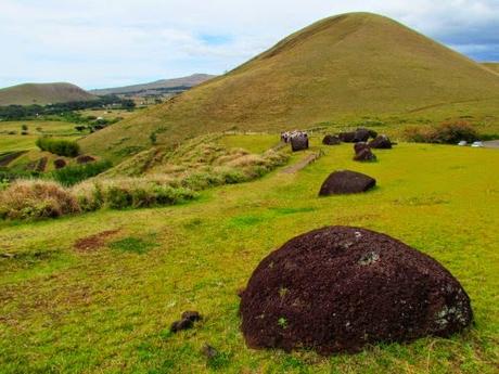 Puna Pao. La cantera de los pukao. Rapa Nui Puna Pao. La cantera de los pukao. Rapa Nui