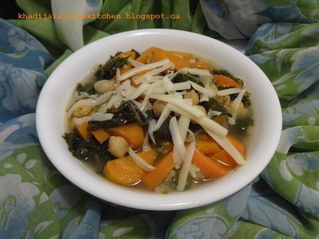 SOUPE AUX CAROTTES, CHOU KALE ET POIS CHICHES / CARROT, KALE AND CHICKPEAS SOUP / SOPA DE ZANAHORIA, KALE Y GARBANZOS / حساء الجزر و الكرنب الاجعد و الحمص