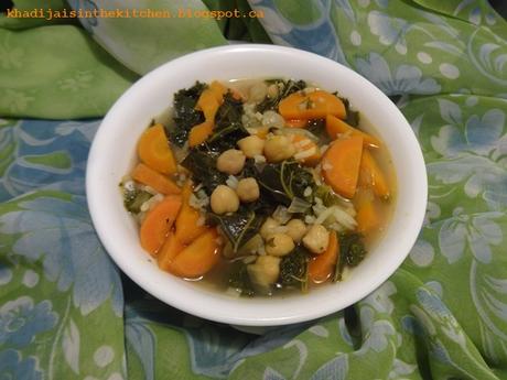 SOUPE AUX CAROTTES, CHOU KALE ET POIS CHICHES / CARROT, KALE AND CHICKPEAS SOUP / SOPA DE ZANAHORIA, KALE Y GARBANZOS / حساء الجزر و الكرنب الاجعد و الحمص