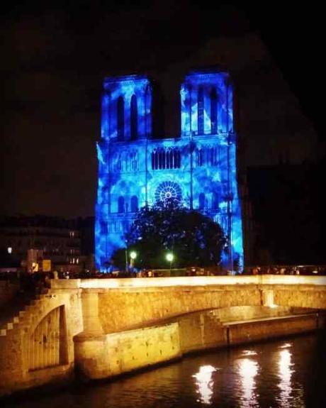 Notre Dame en azul