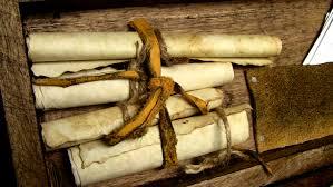 El significado de soñar con un pergamino. El significado de soñar con un pergamino.