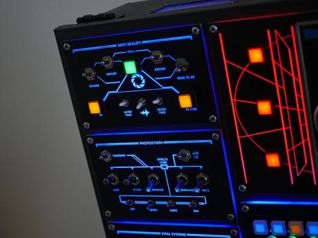 Inventan un panel de control gigante para una computadora en su habitación